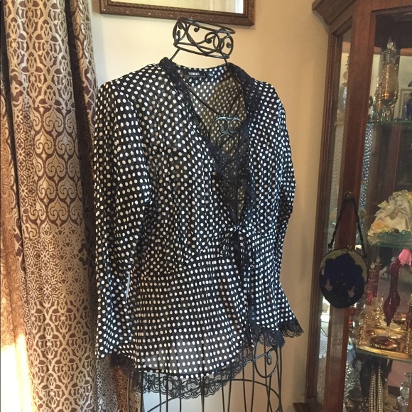 B&W long sleeve poka dot top - Picture 3 of 7